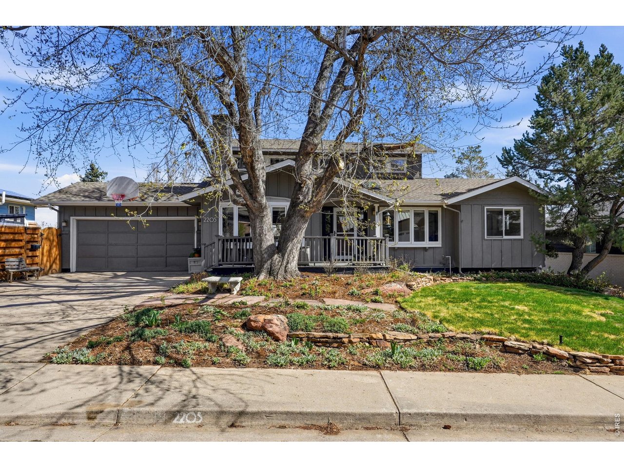 2205 Hillsdale Cir