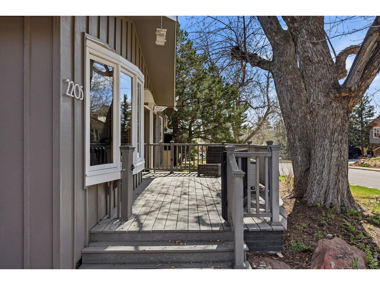 2205 Hillsdale Cir