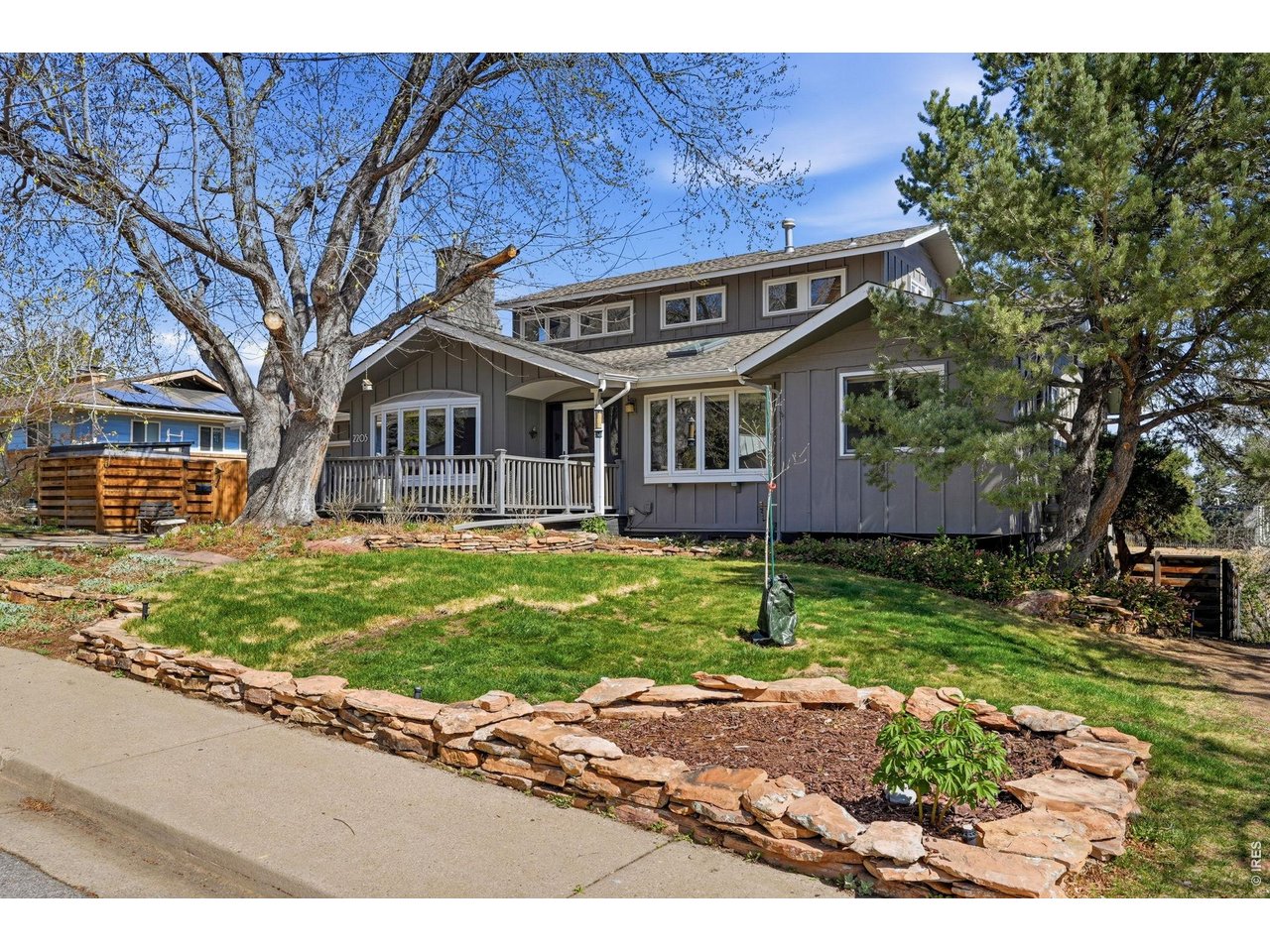 2205 Hillsdale Cir