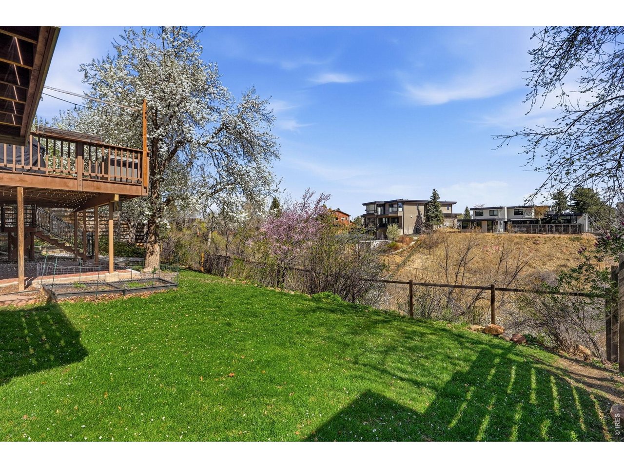 2205 Hillsdale Cir