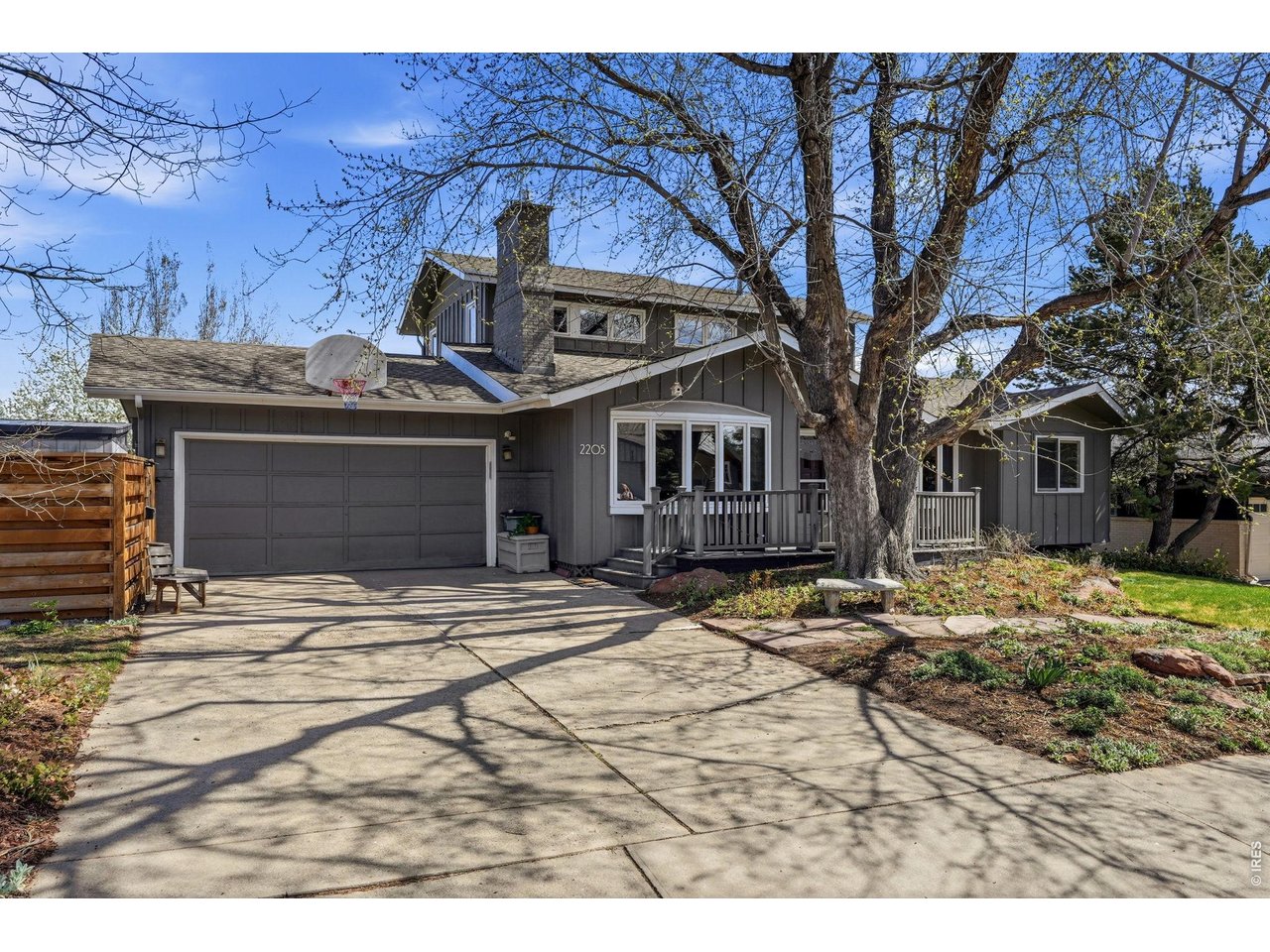 2205 Hillsdale Cir