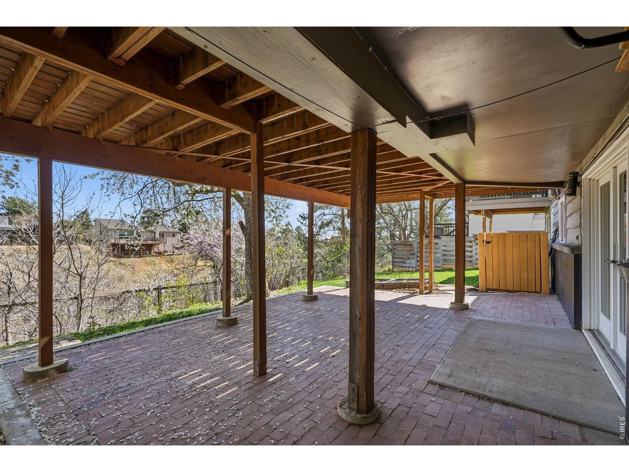 2205 Hillsdale Cir