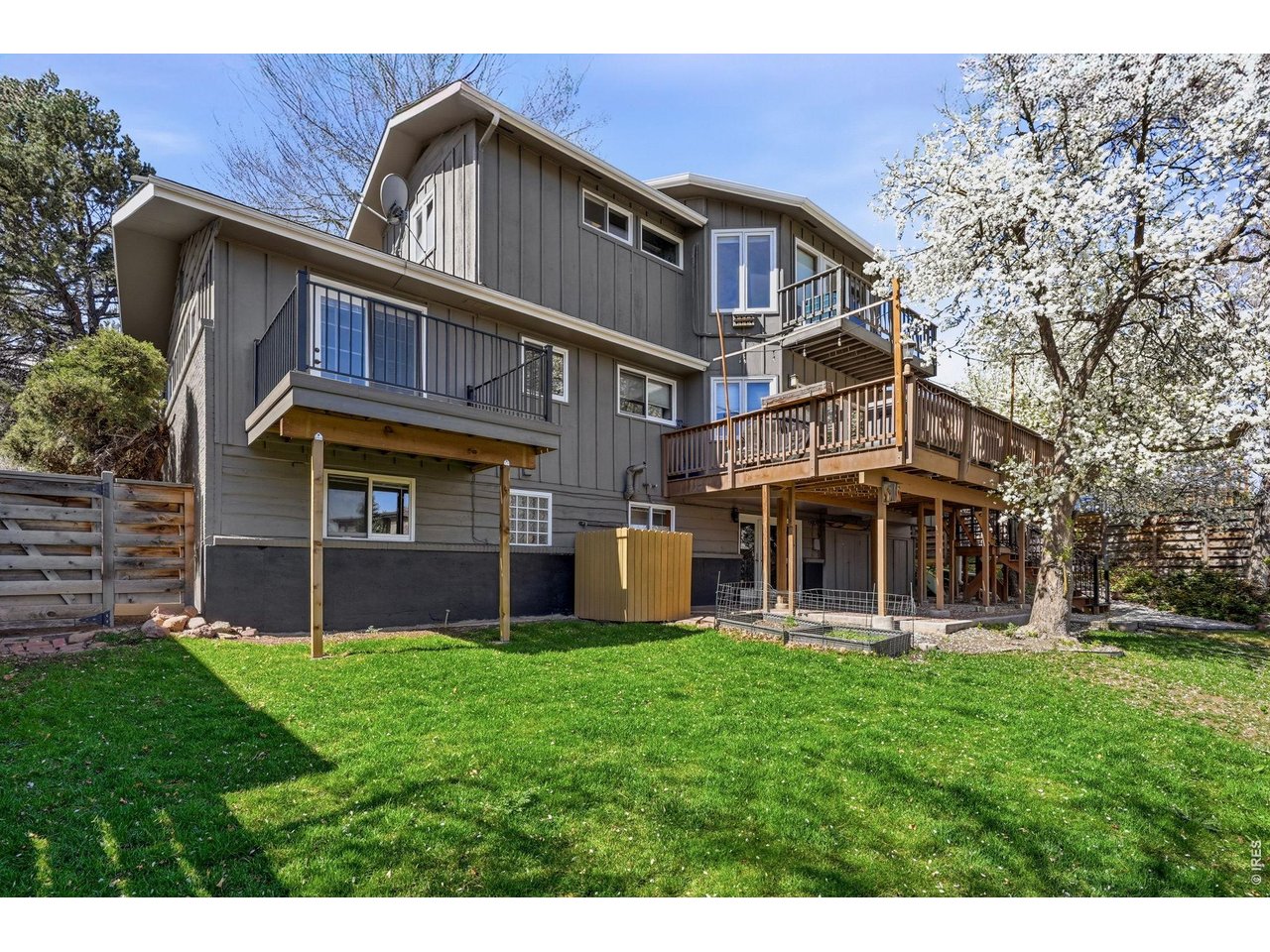 2205 Hillsdale Cir
