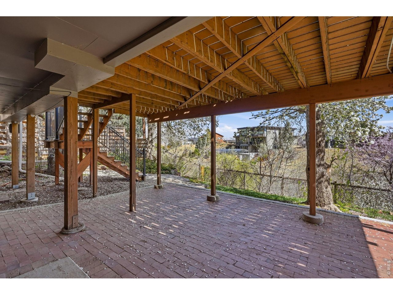 2205 Hillsdale Cir
