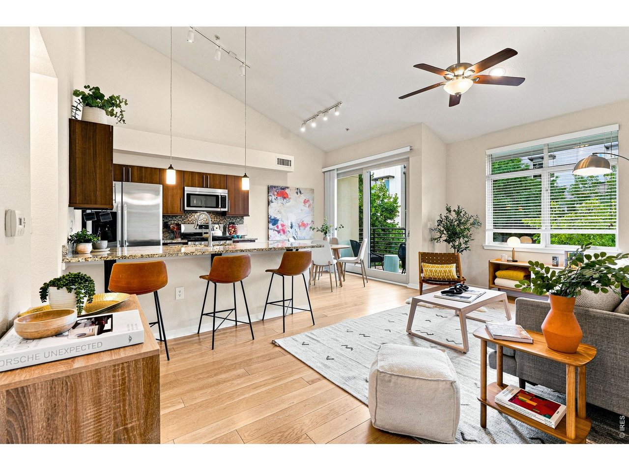 1380 Rosewood Ave 9-E