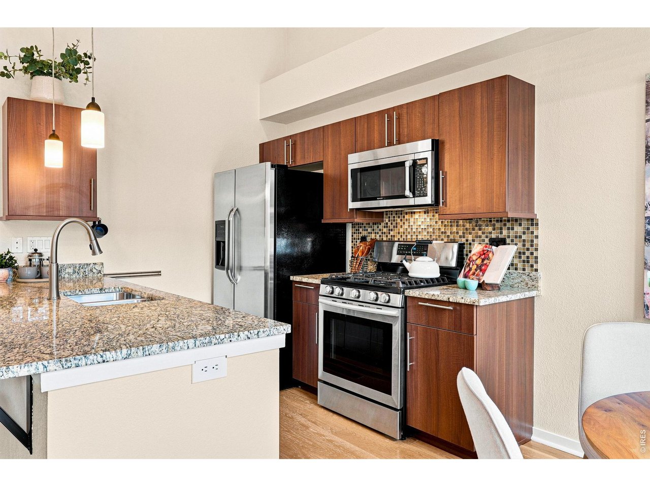 1380 Rosewood Ave 9-E