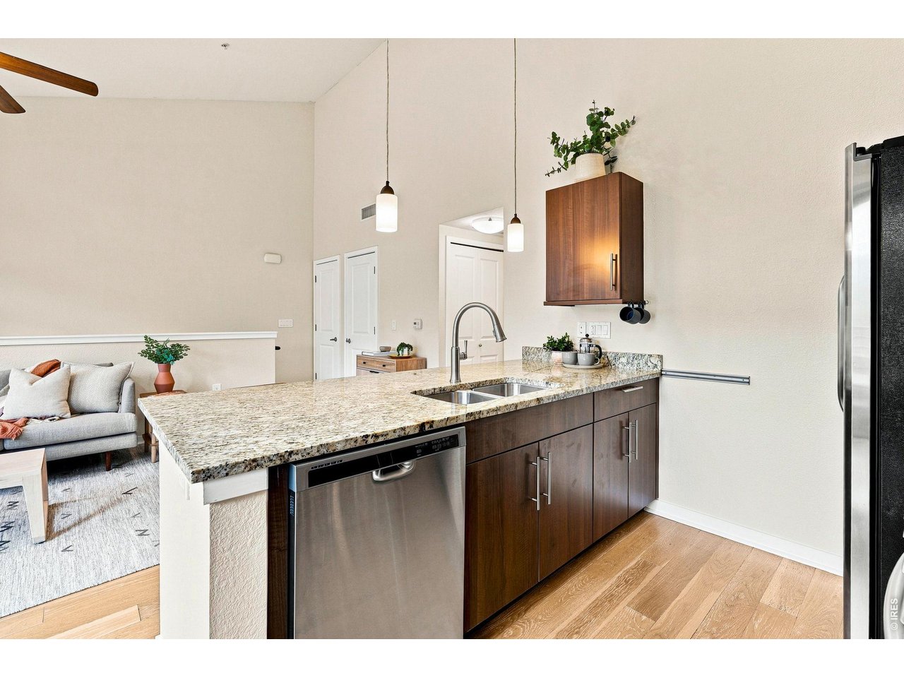 1380 Rosewood Ave 9-E