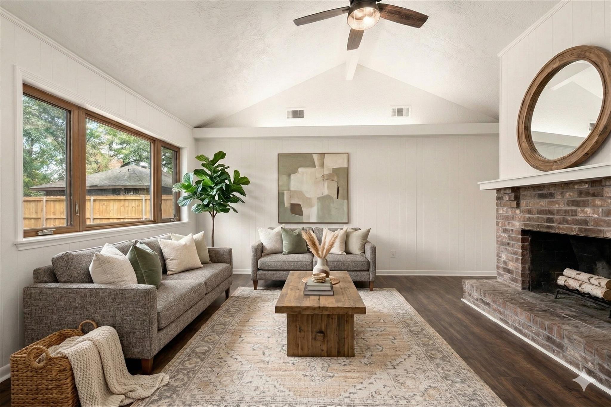 806 S Hyannis Port Street