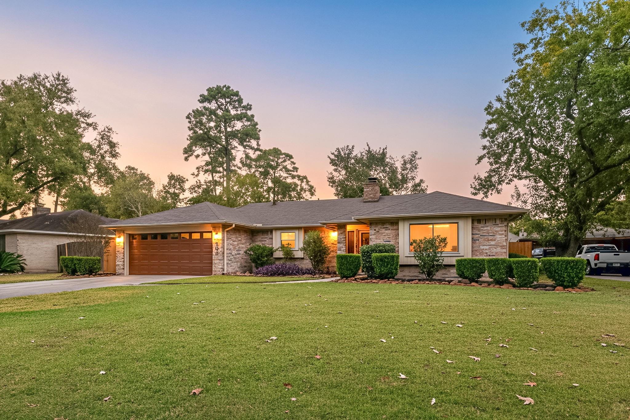 806 S Hyannis Port Street