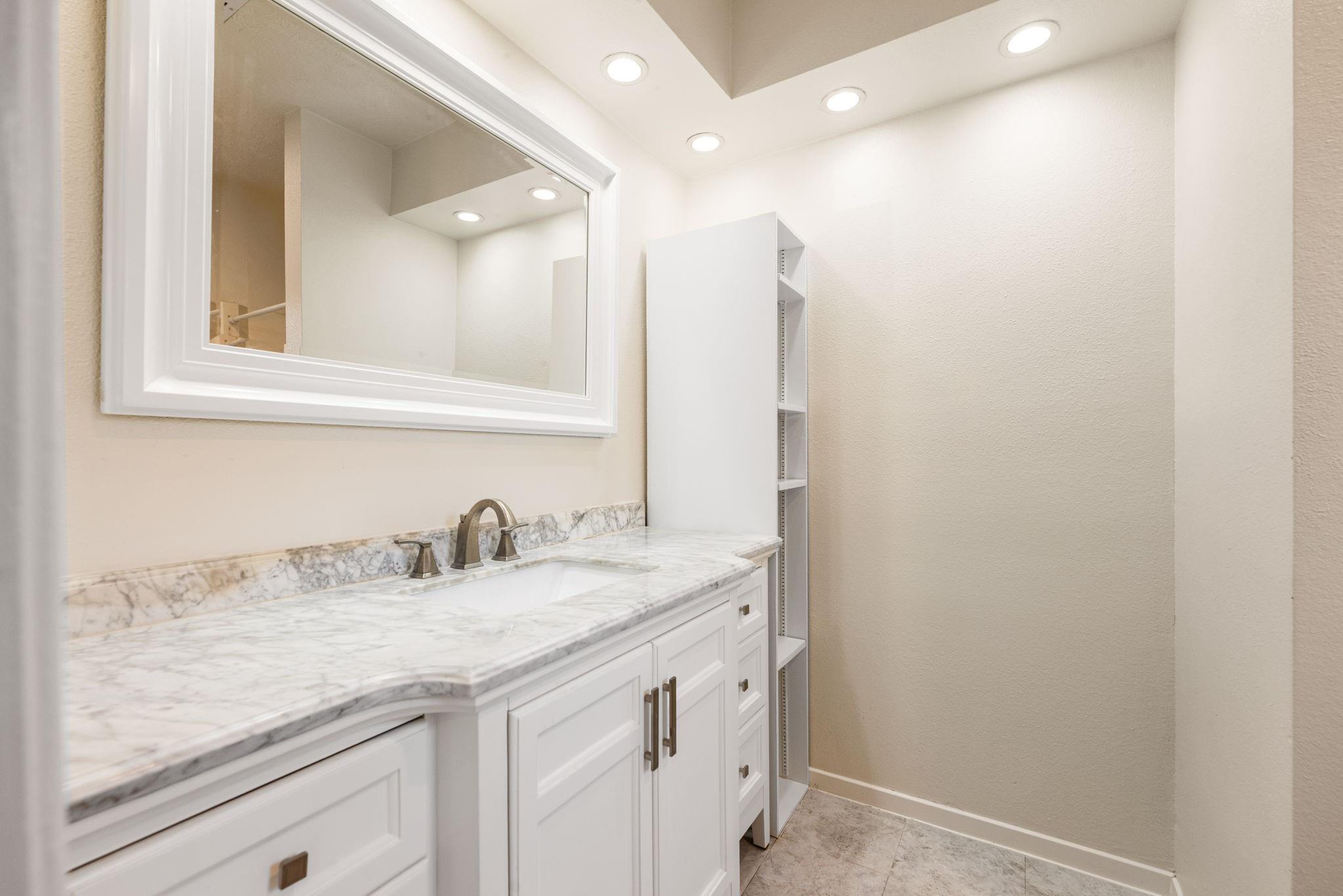 806 S Hyannis Port Street