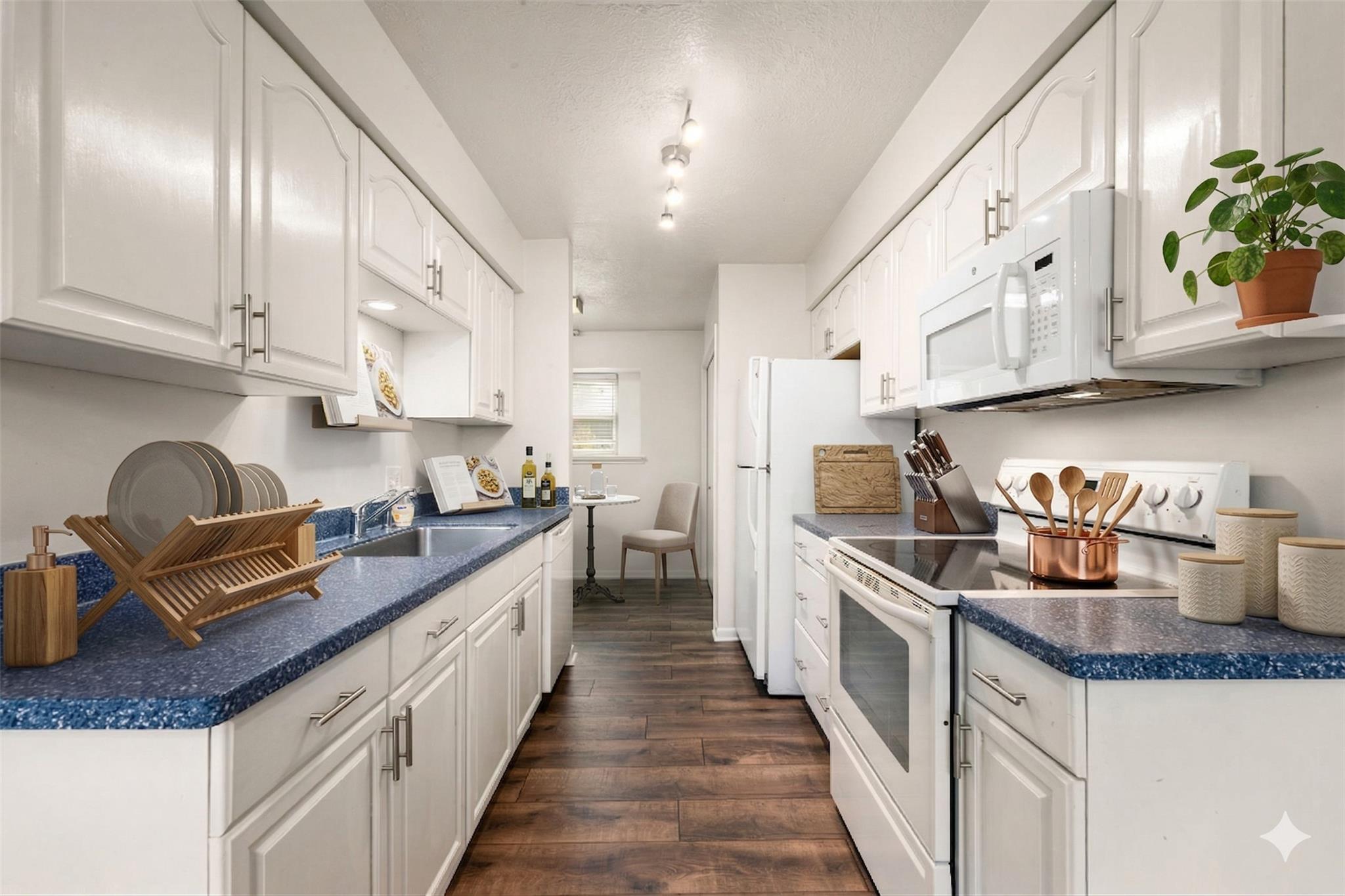 806 S Hyannis Port Street