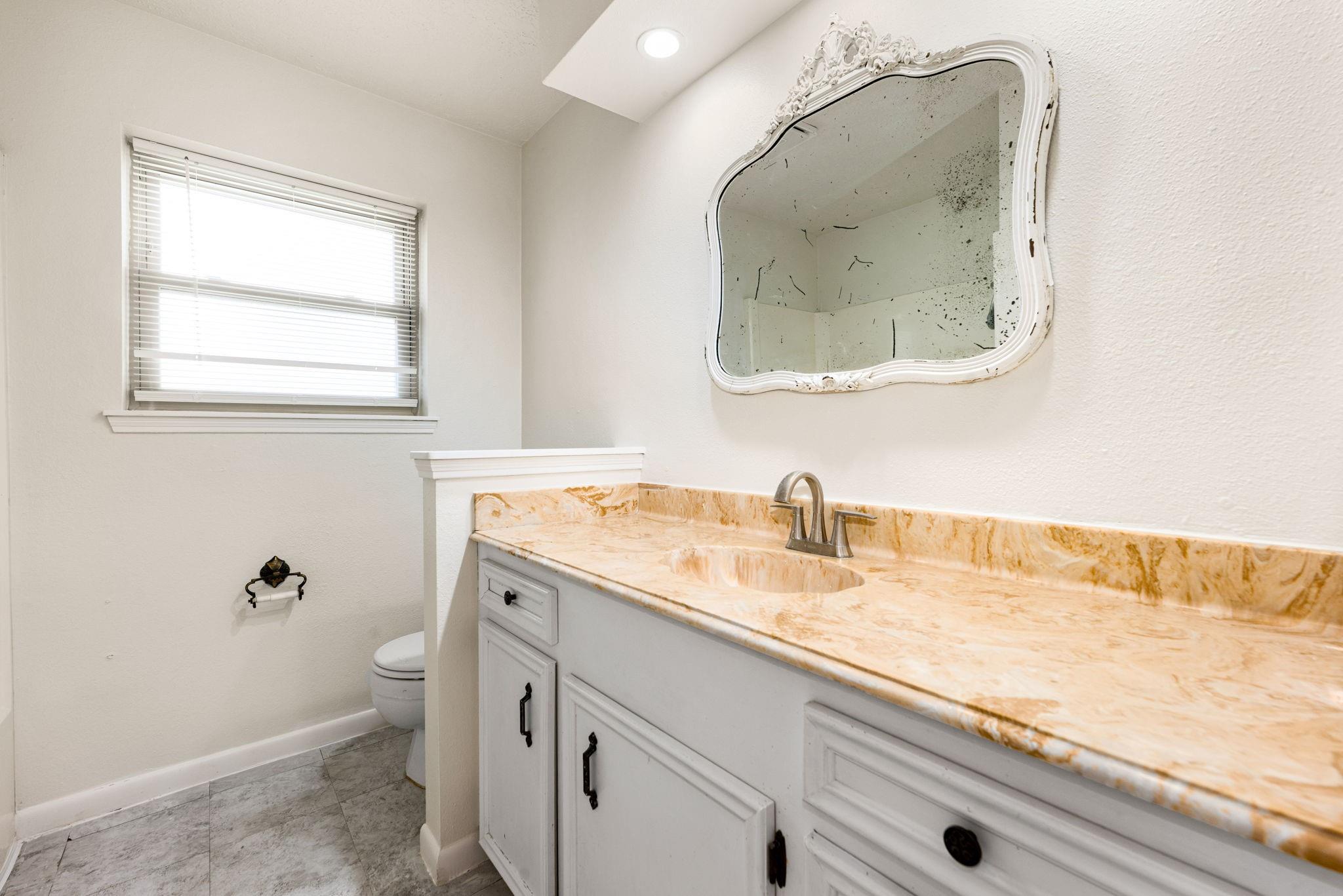 806 S Hyannis Port Street