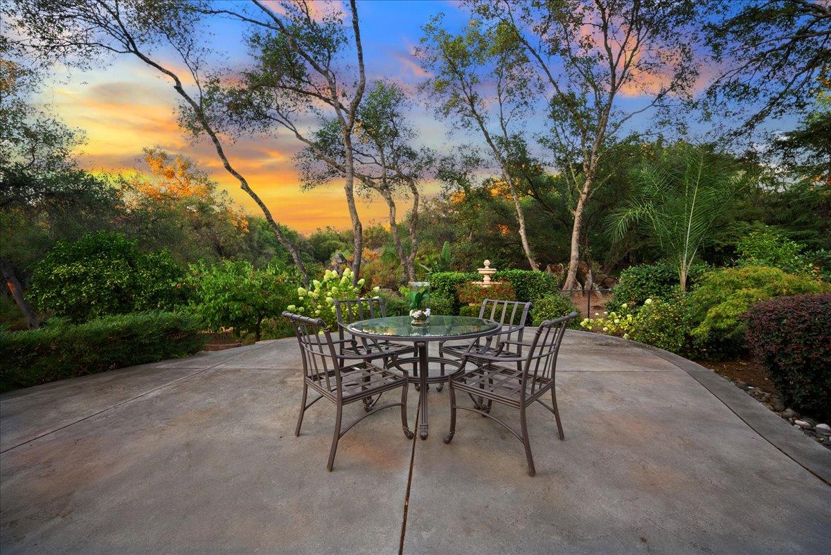 5713 Via Montecito