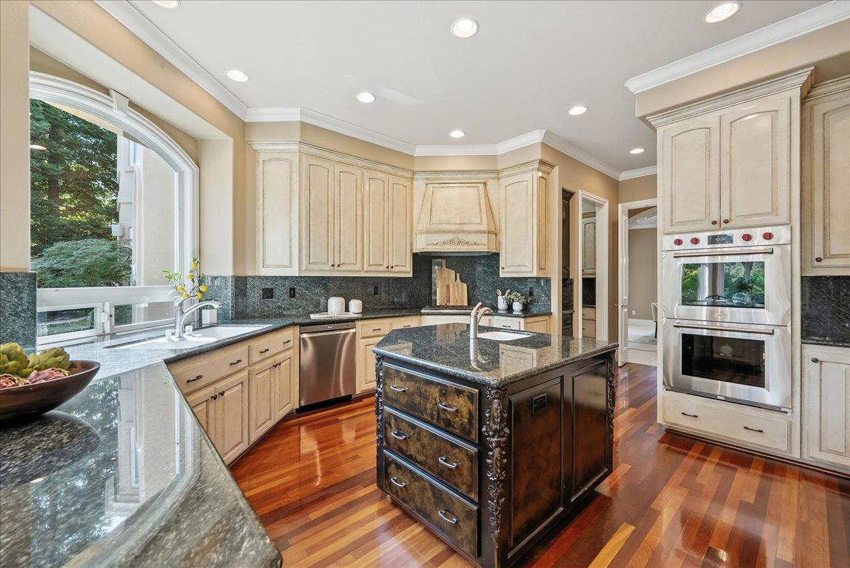 5713 Via Montecito