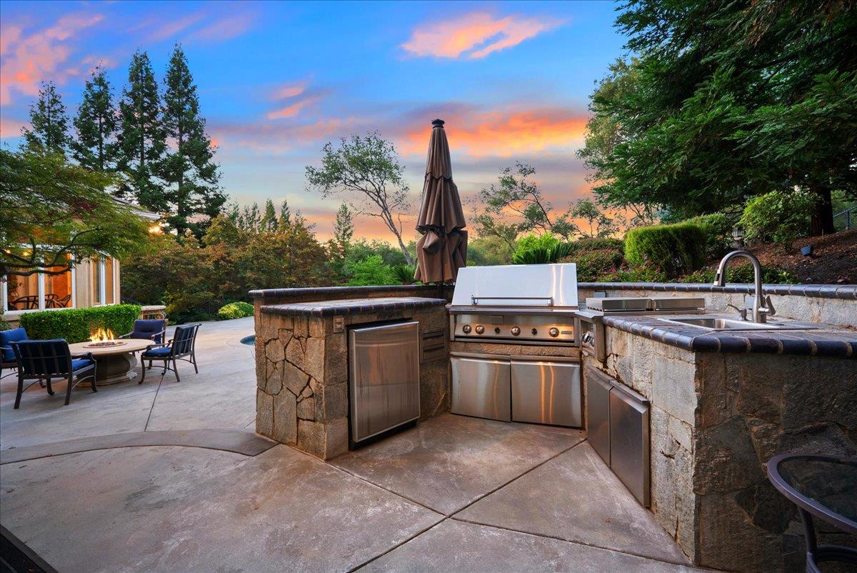 5713 Via Montecito