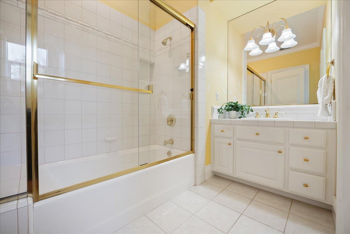 5713 Via Montecito