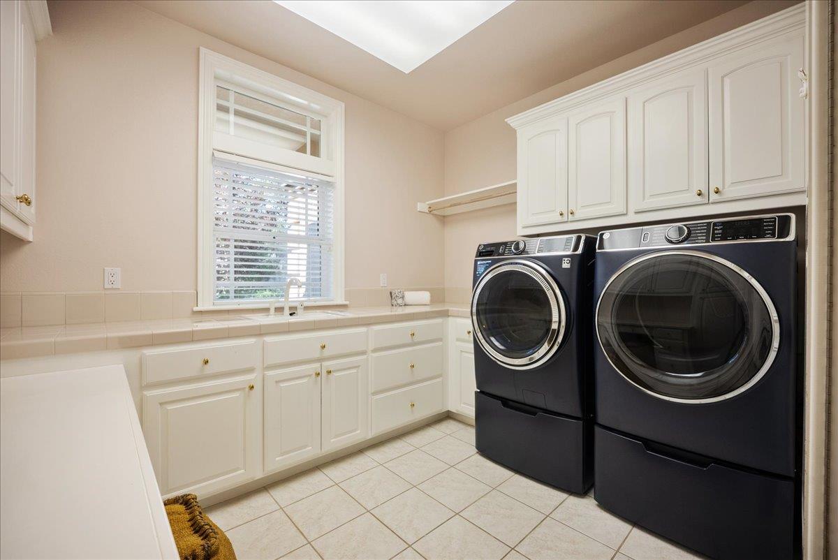 5713 Via Montecito