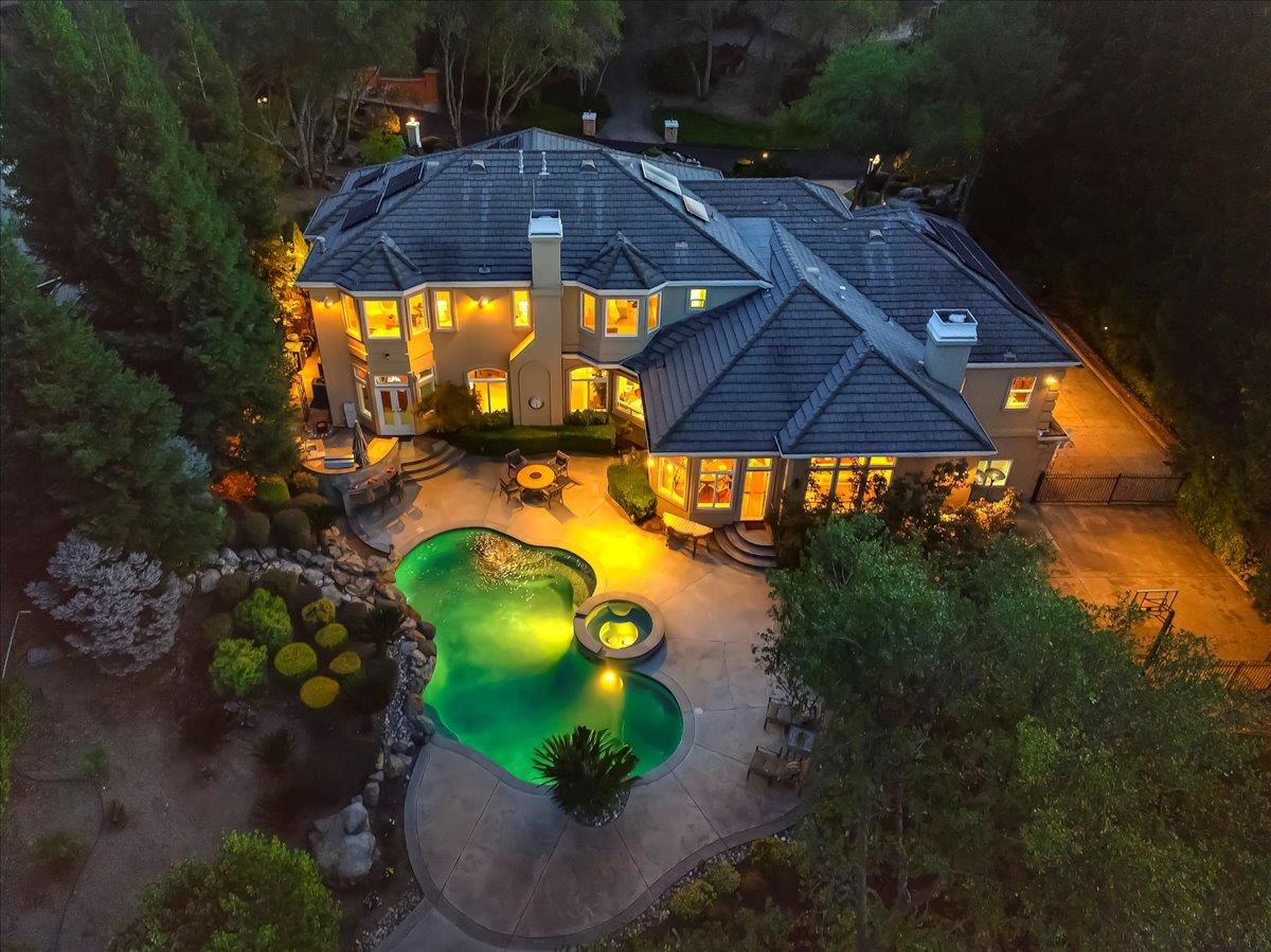 5713 Via Montecito
