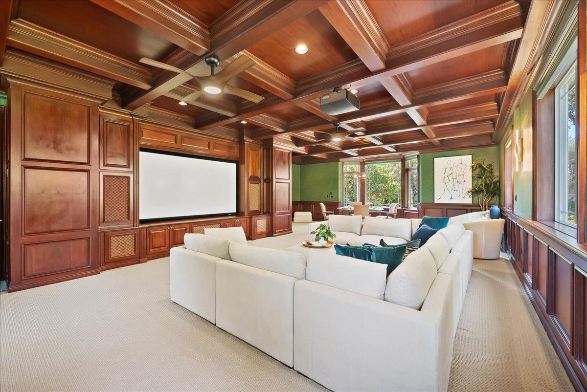 5713 Via Montecito