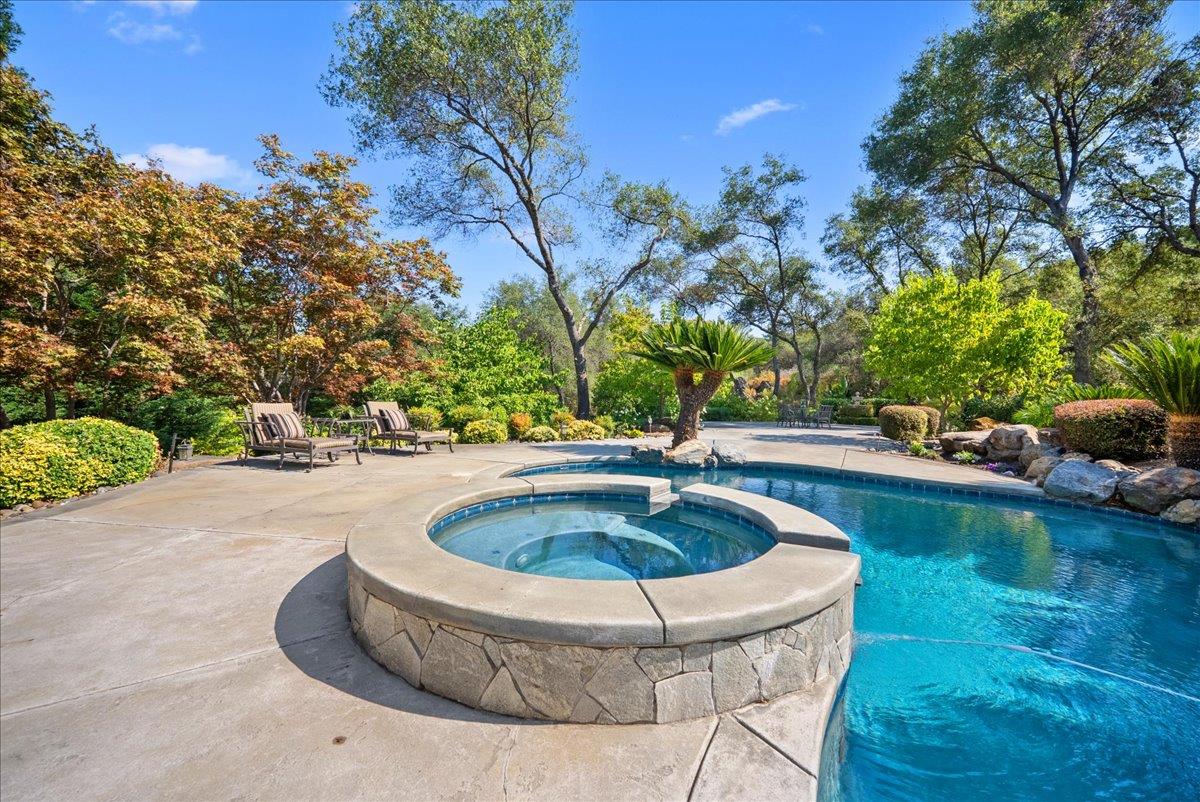 5713 Via Montecito