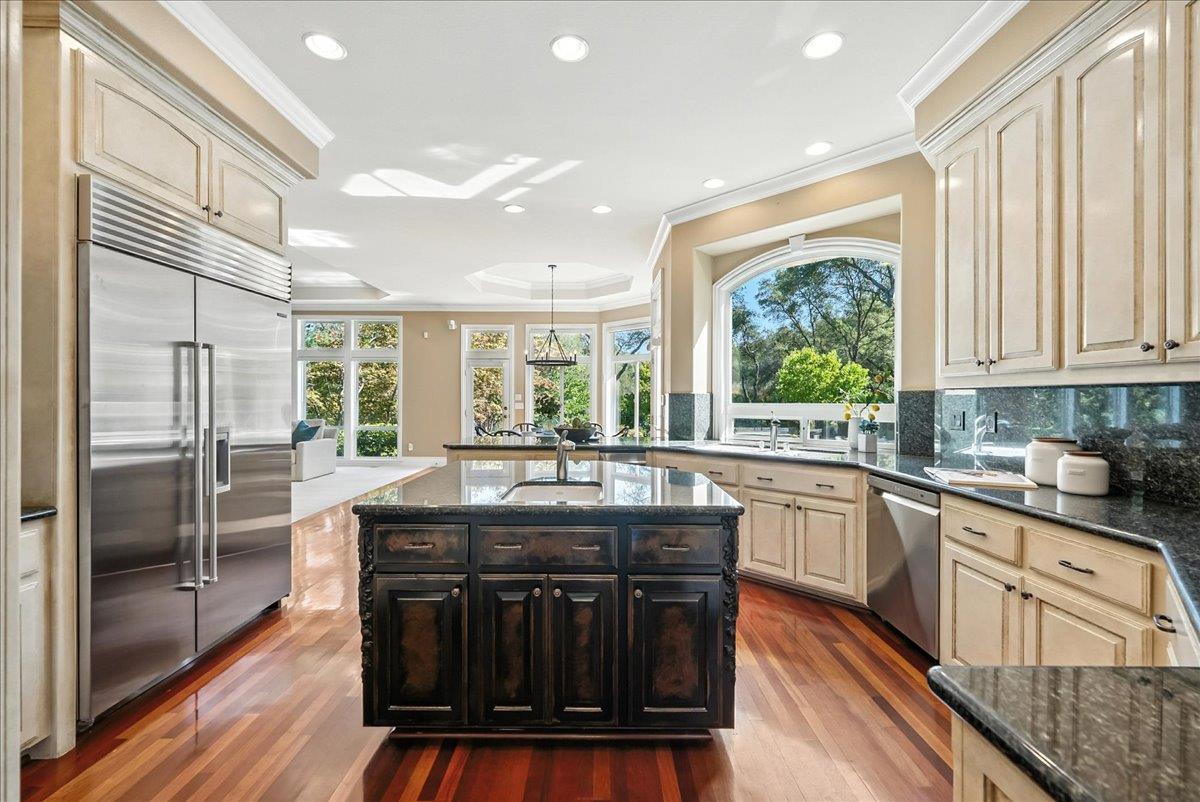 5713 Via Montecito