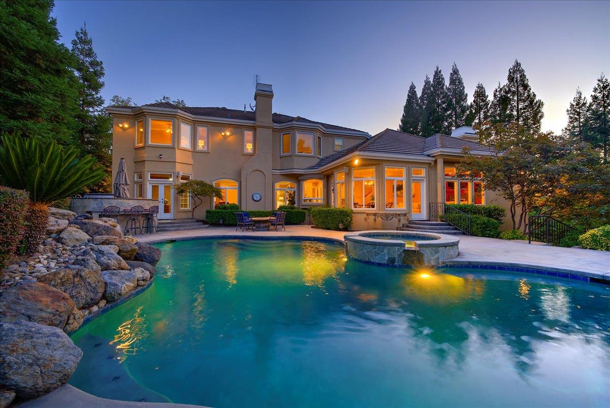 5713 Via Montecito