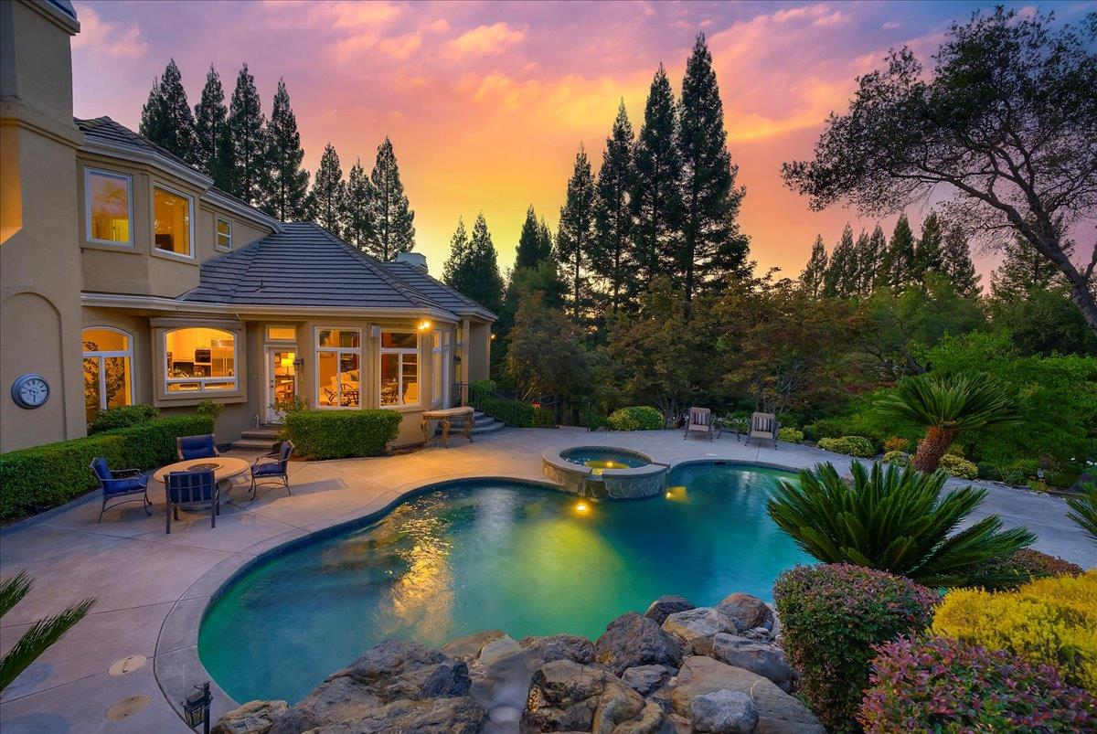 5713 Via Montecito