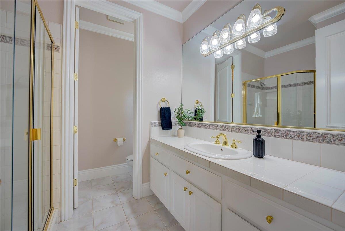 5713 Via Montecito