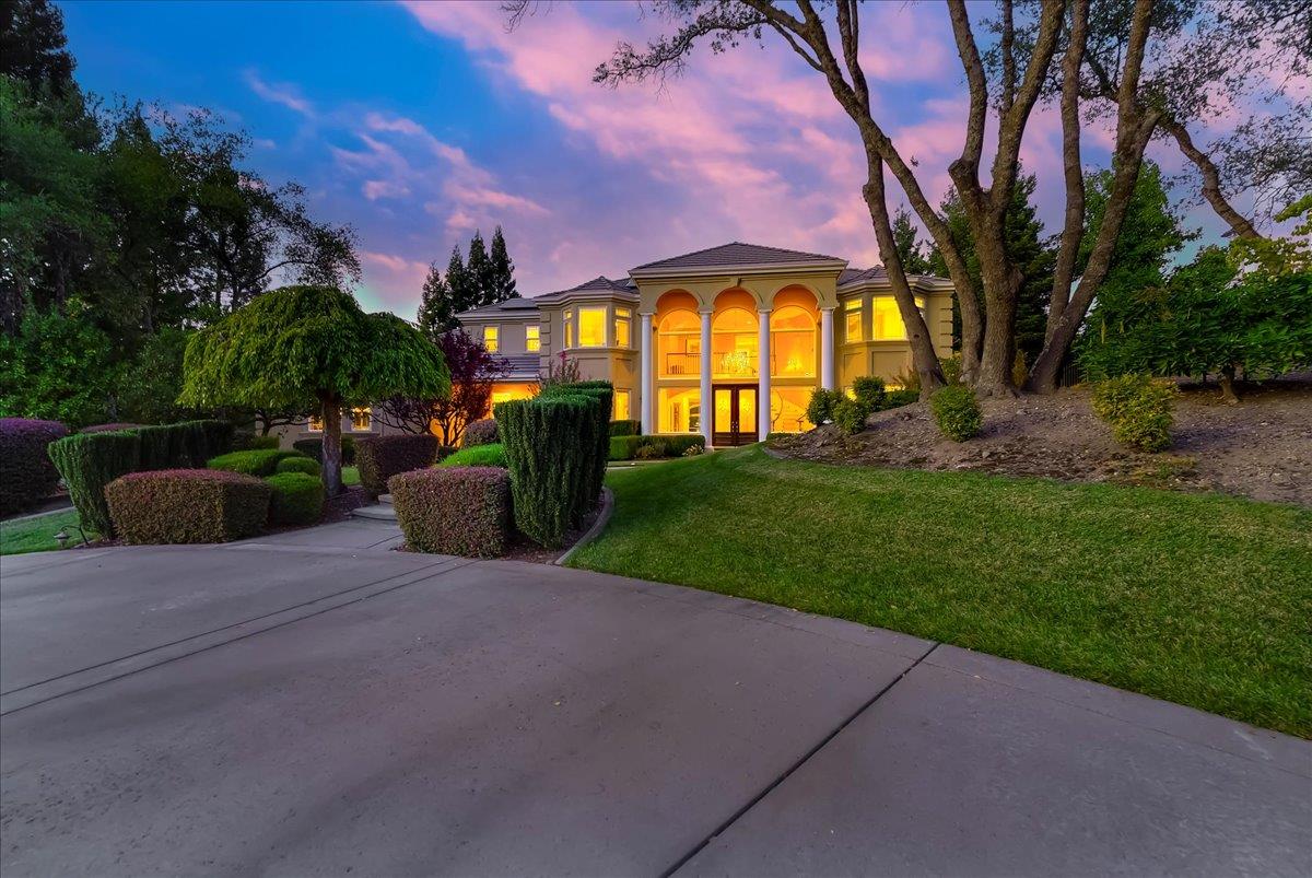 5713 Via Montecito
