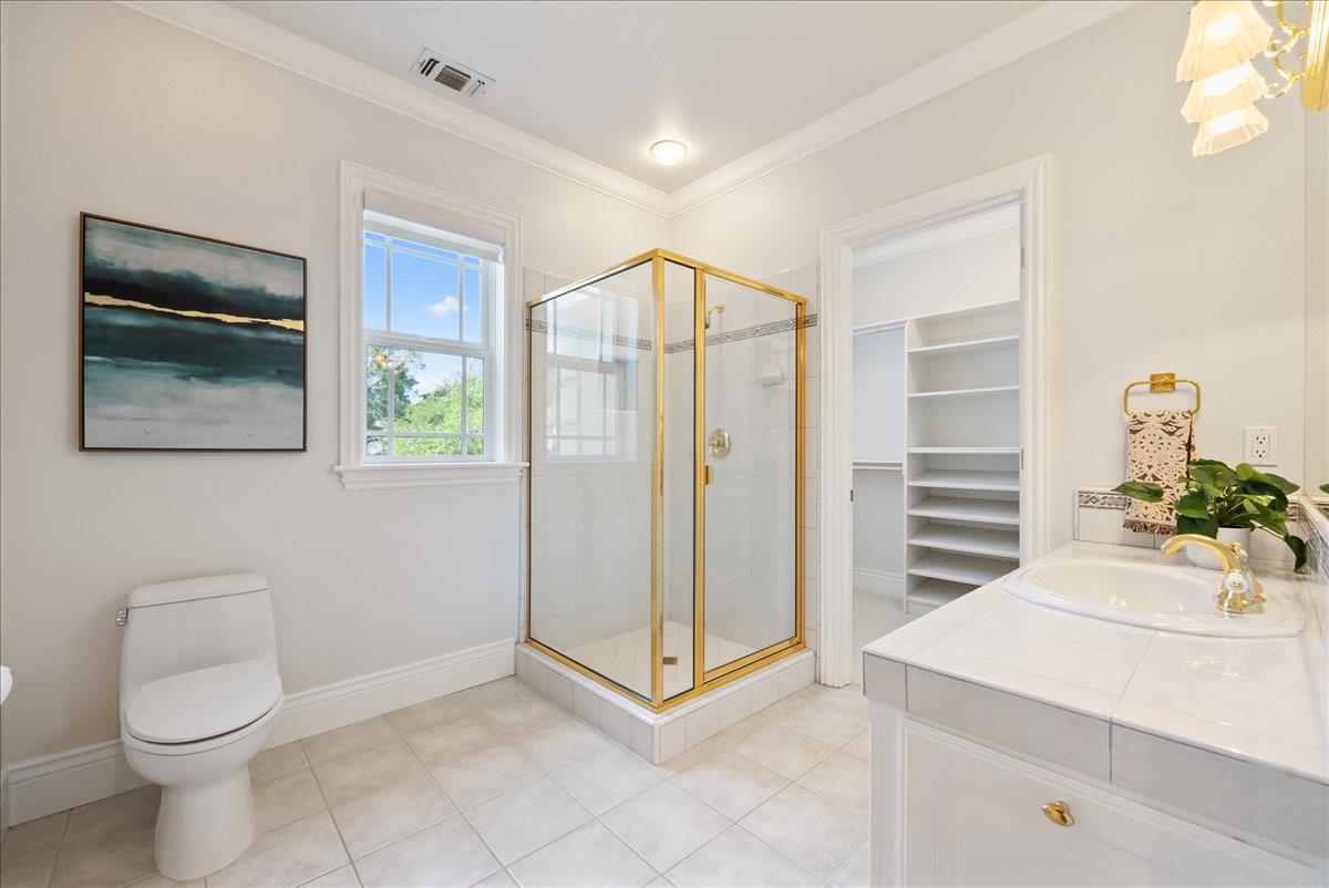 5713 Via Montecito