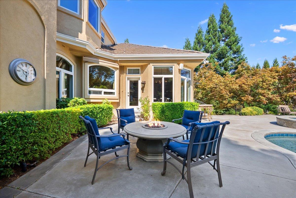 5713 Via Montecito