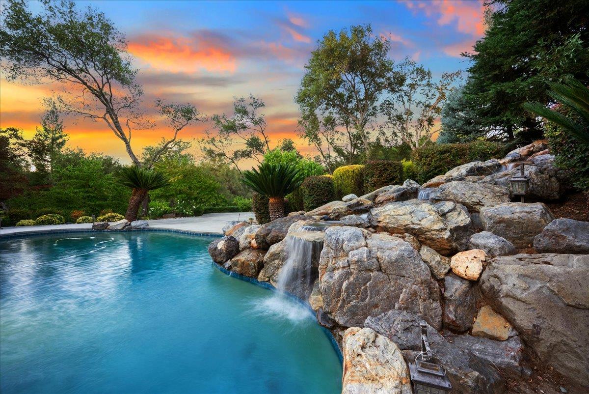 5713 Via Montecito