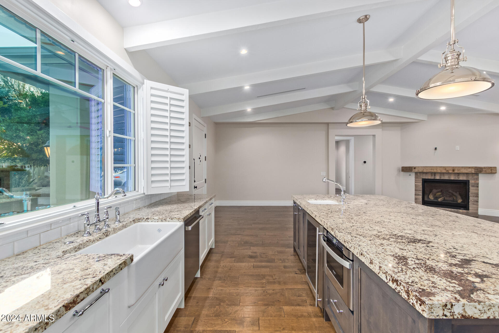 4018 E DEVONSHIRE Avenue