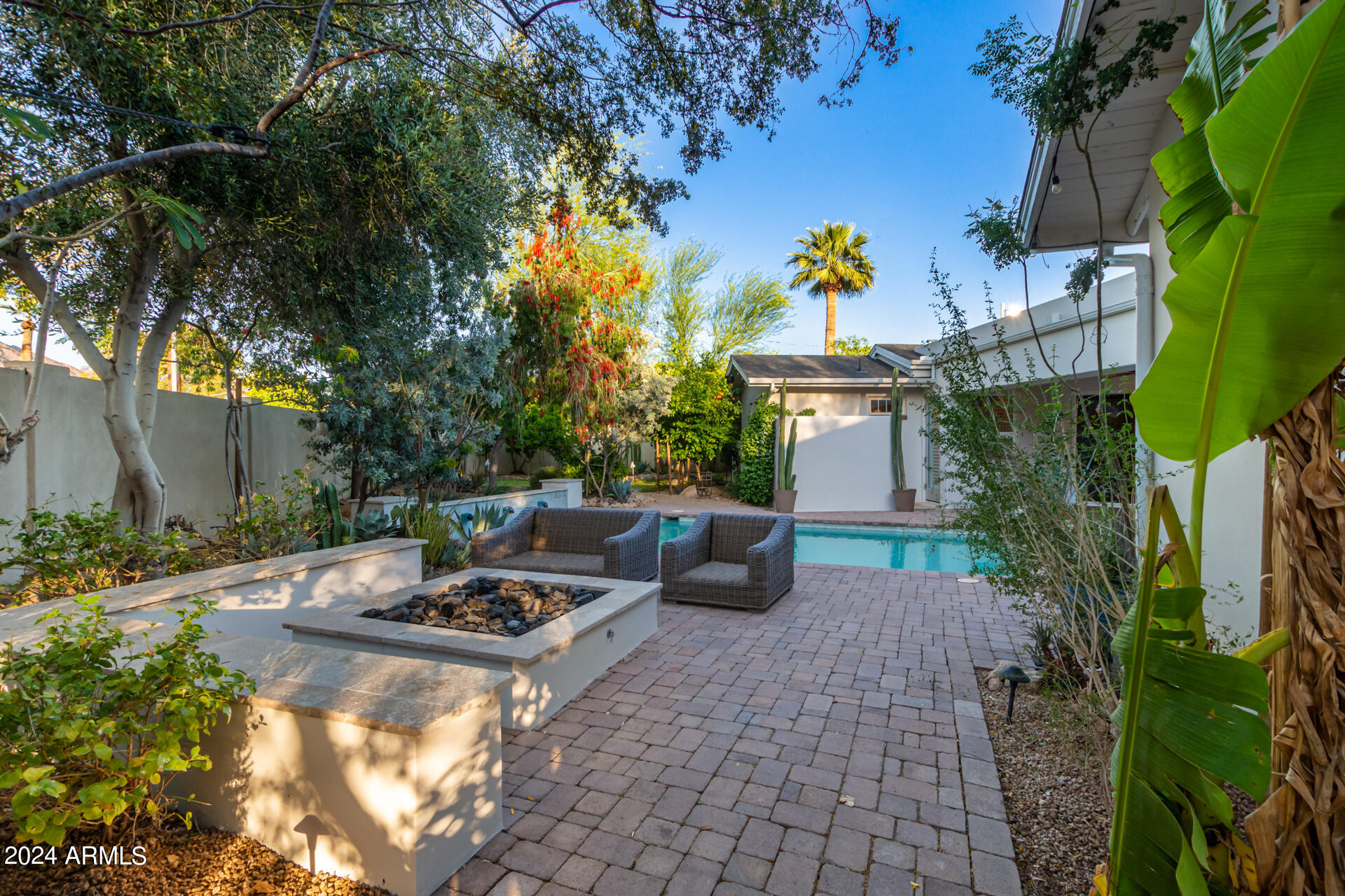 4018 E DEVONSHIRE Avenue