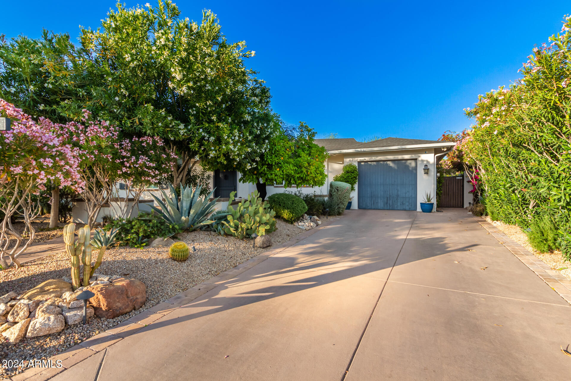 4018 E DEVONSHIRE Avenue