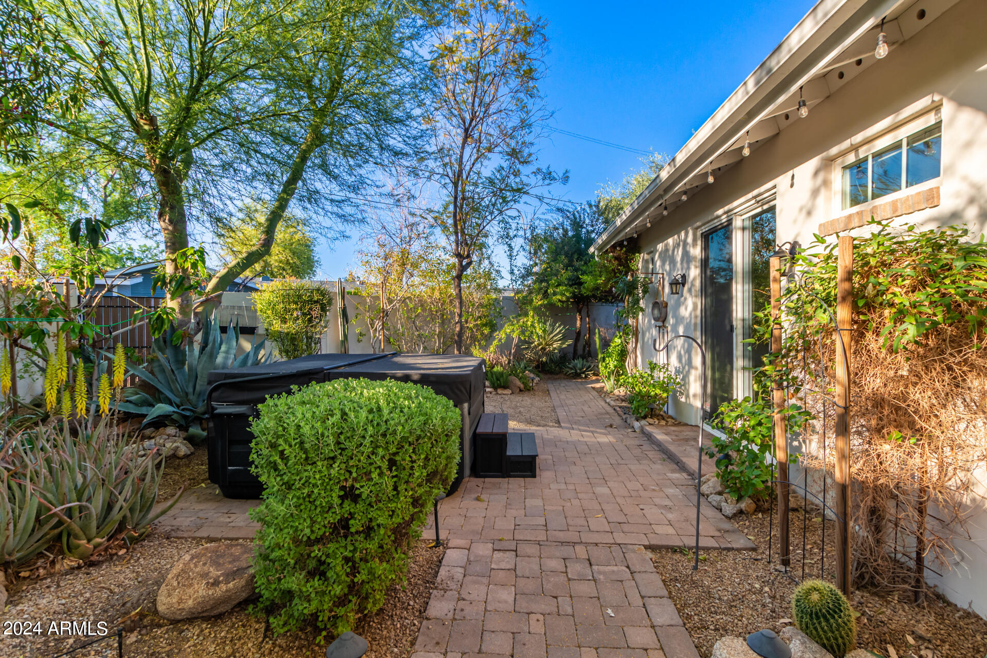 4018 E DEVONSHIRE Avenue