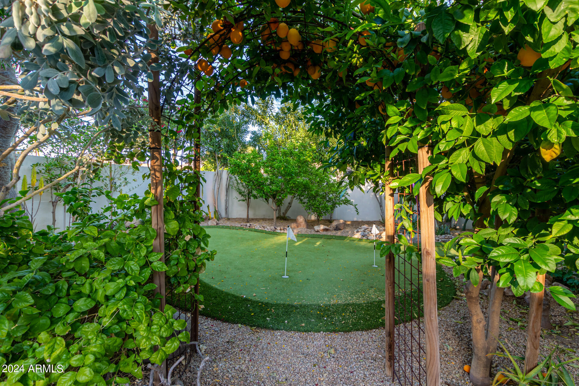 4018 E DEVONSHIRE Avenue