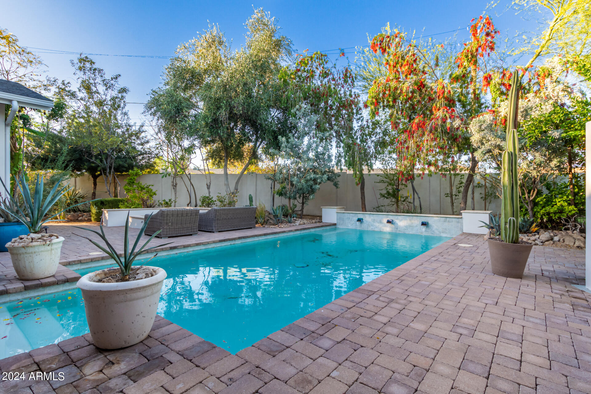 4018 E DEVONSHIRE Avenue