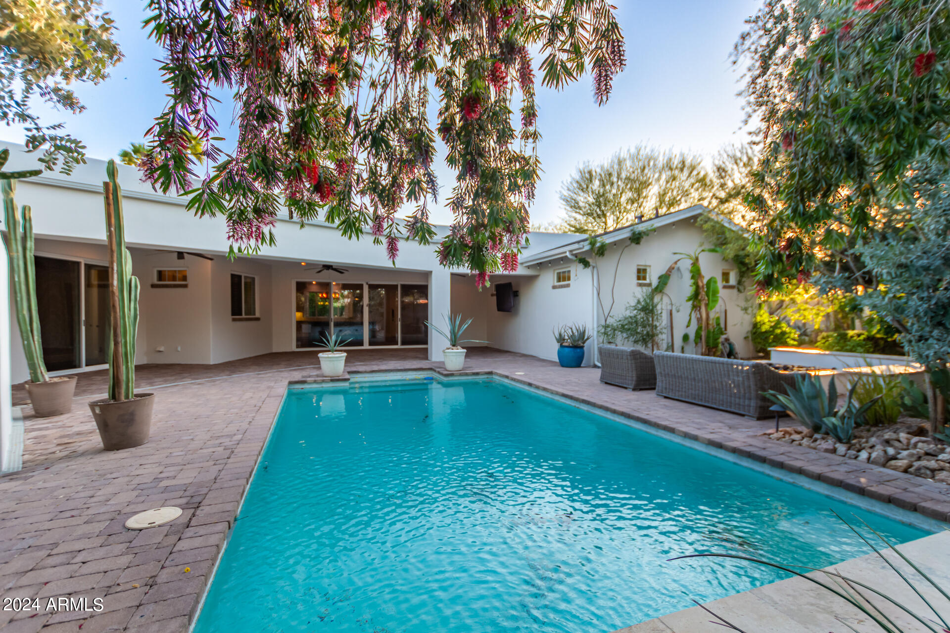 4018 E DEVONSHIRE Avenue