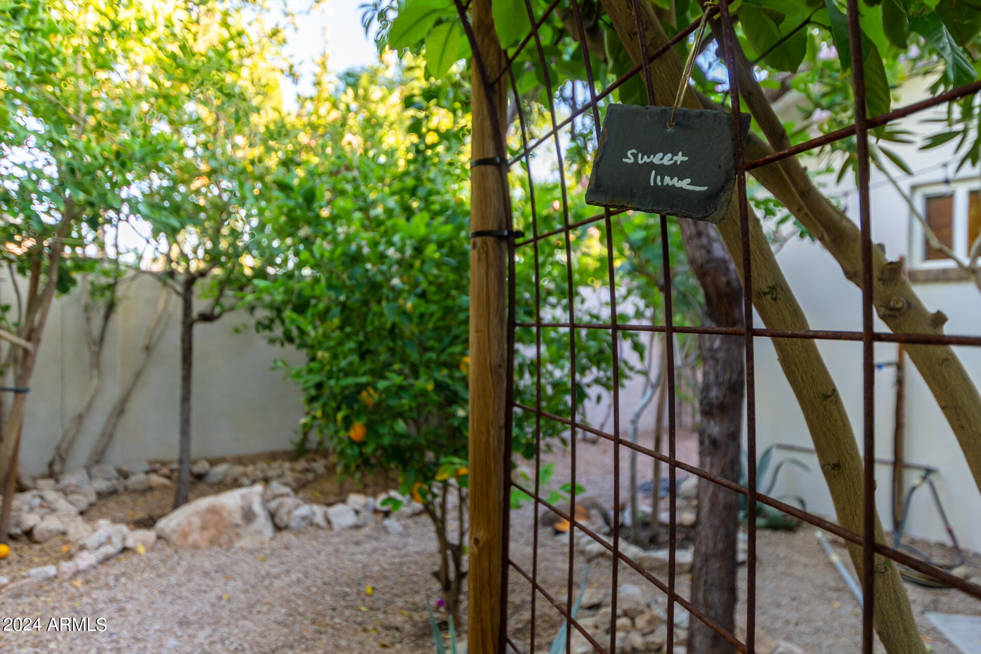 4018 E DEVONSHIRE Avenue