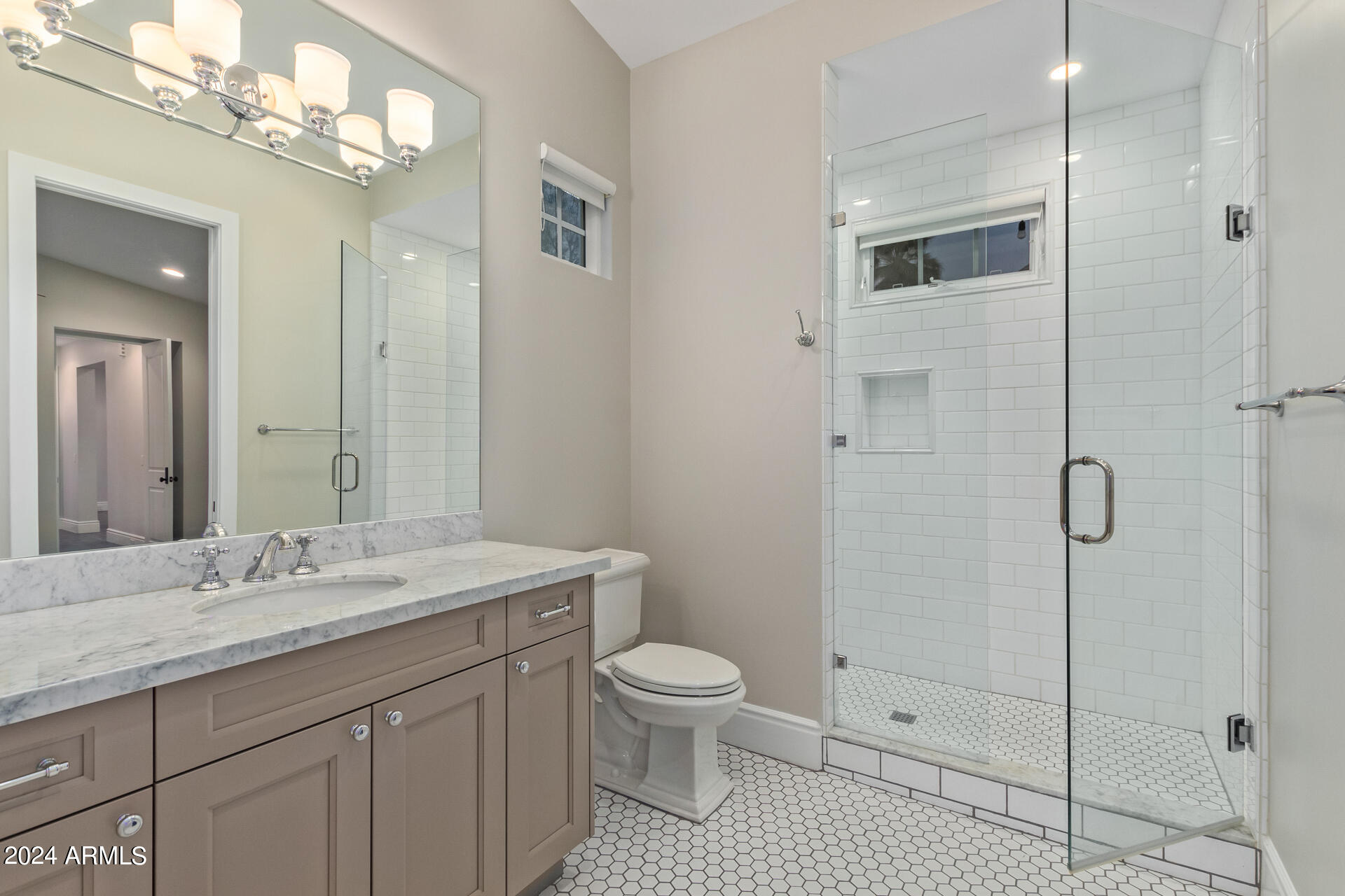 4018 E DEVONSHIRE Avenue