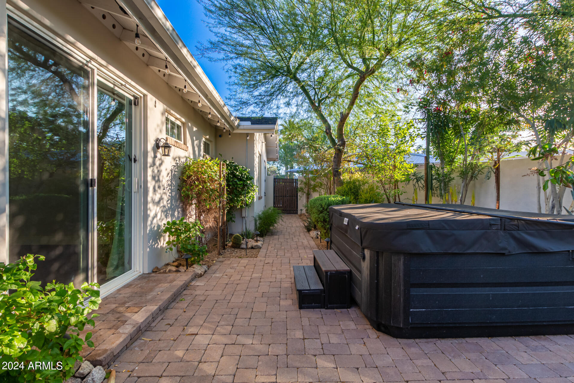 4018 E DEVONSHIRE Avenue