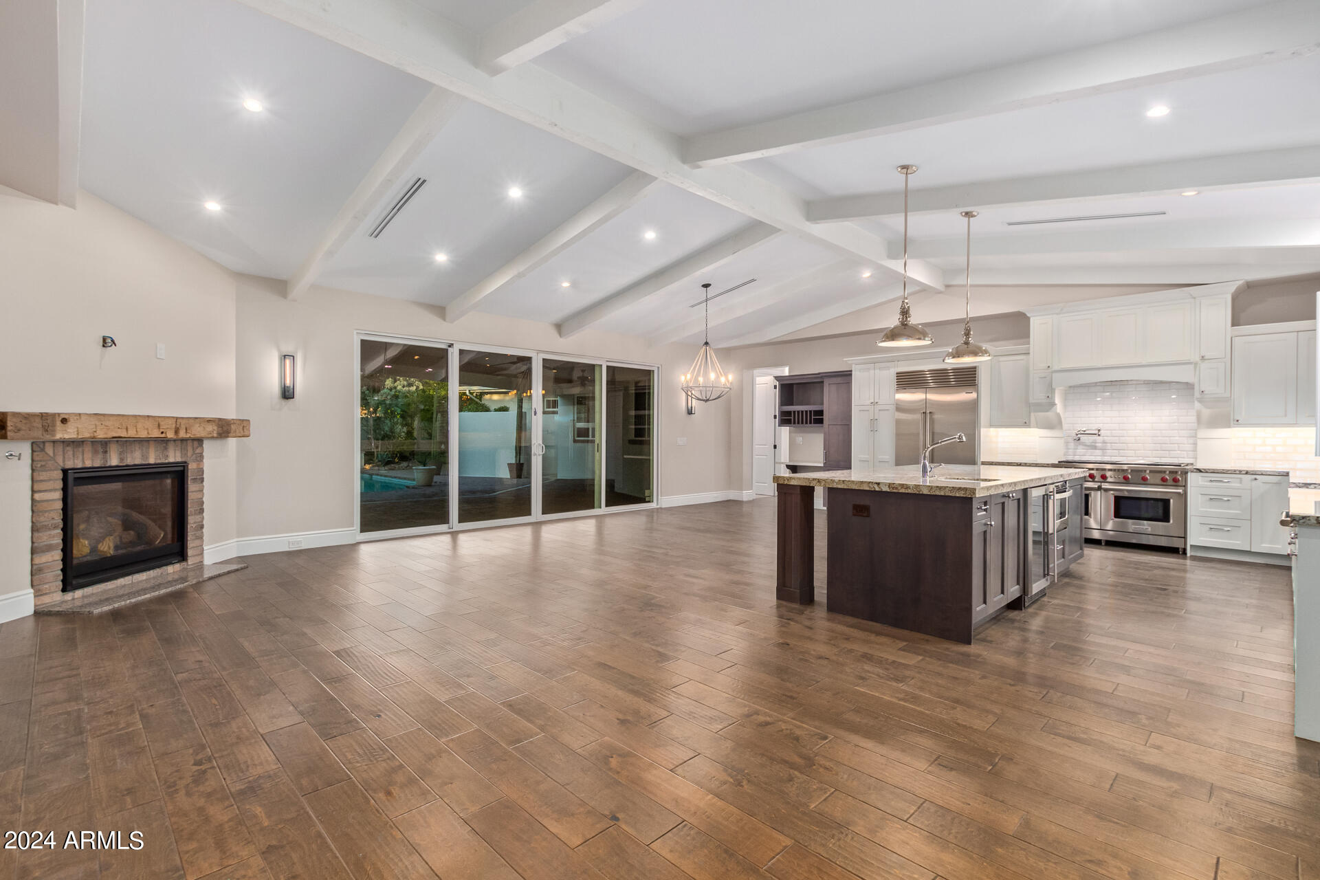 4018 E DEVONSHIRE Avenue