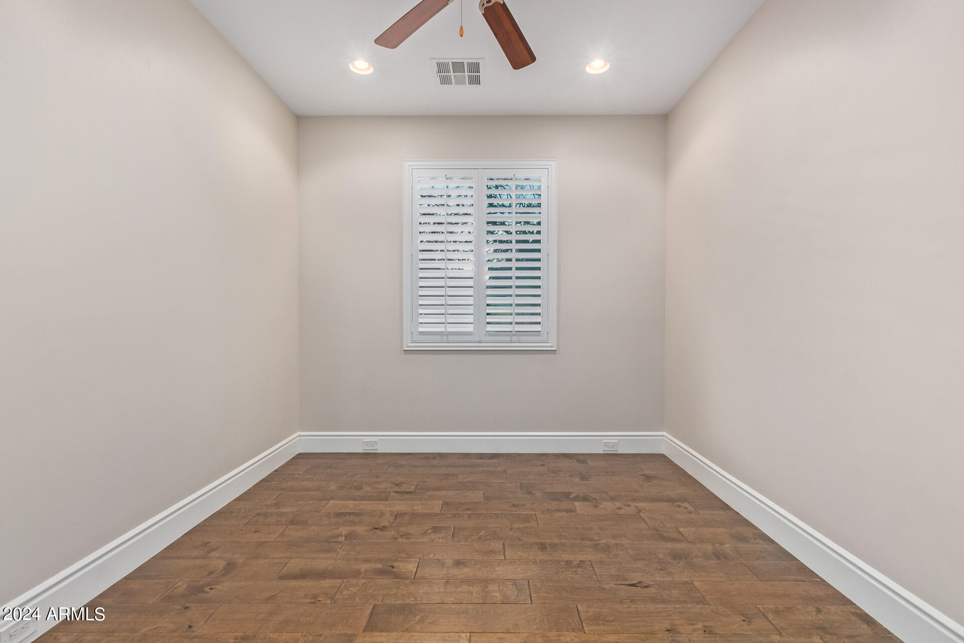 4018 E DEVONSHIRE Avenue