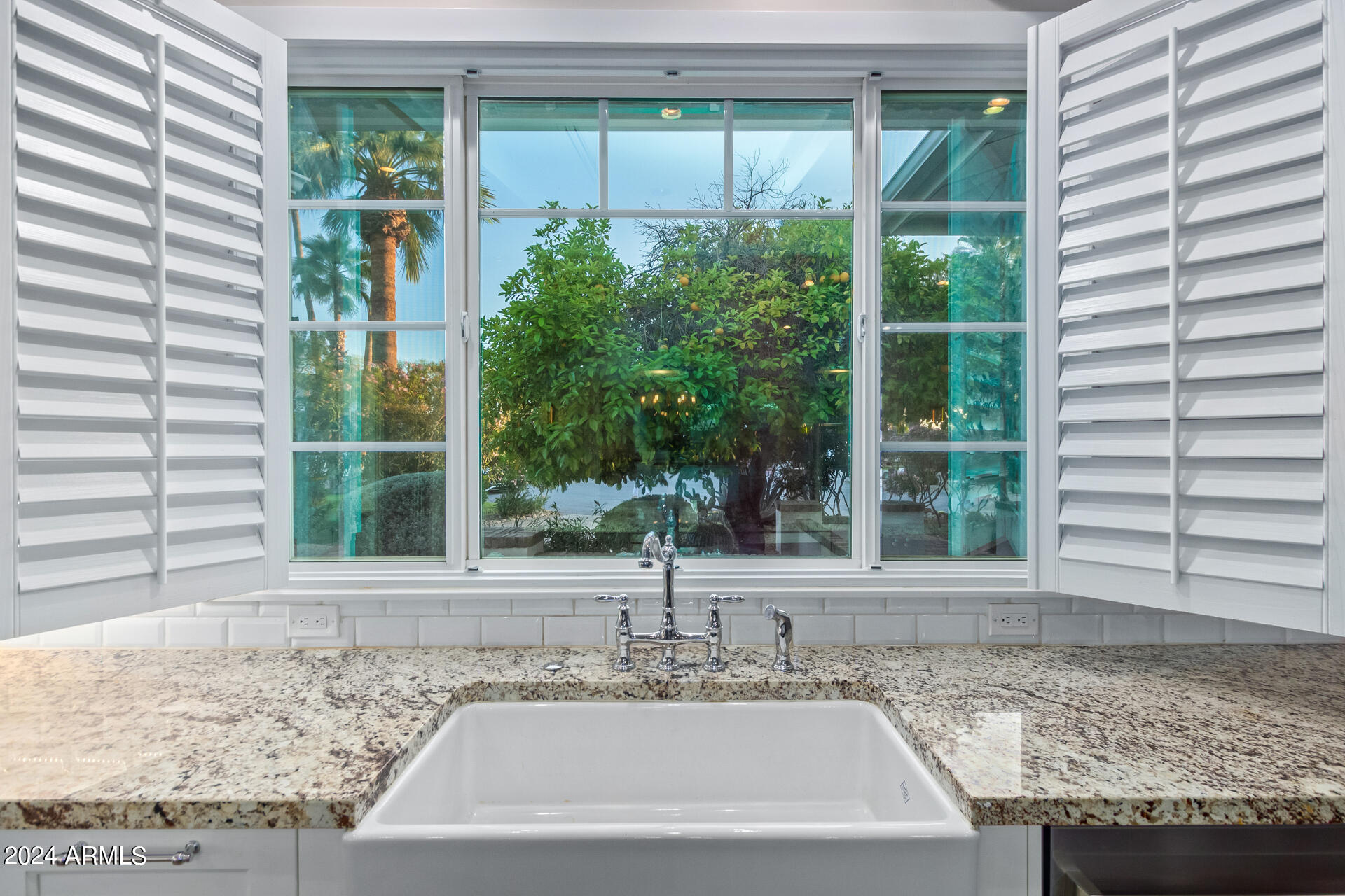 4018 E DEVONSHIRE Avenue