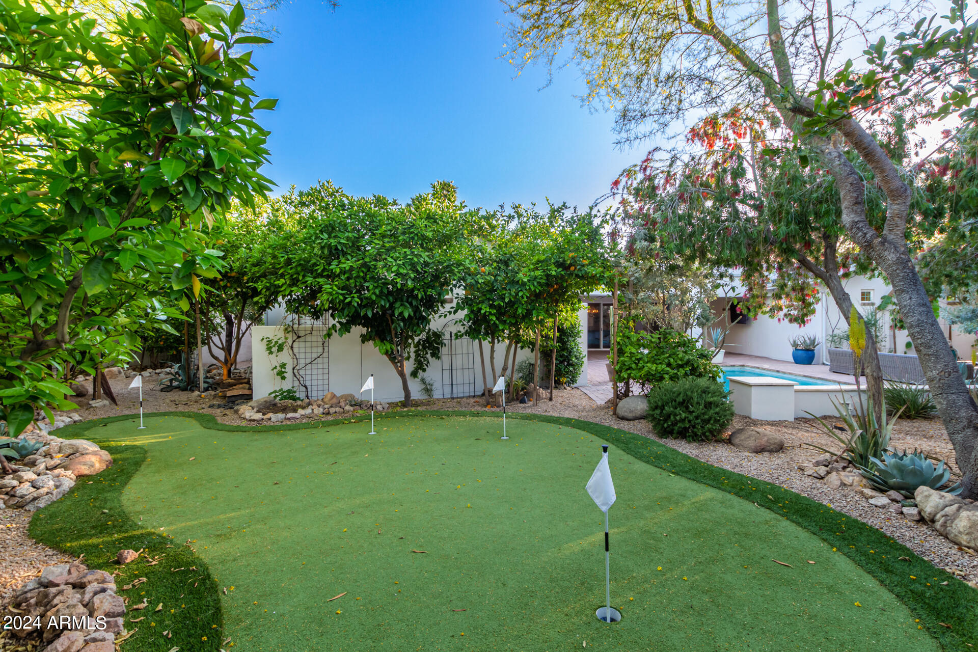 4018 E DEVONSHIRE Avenue