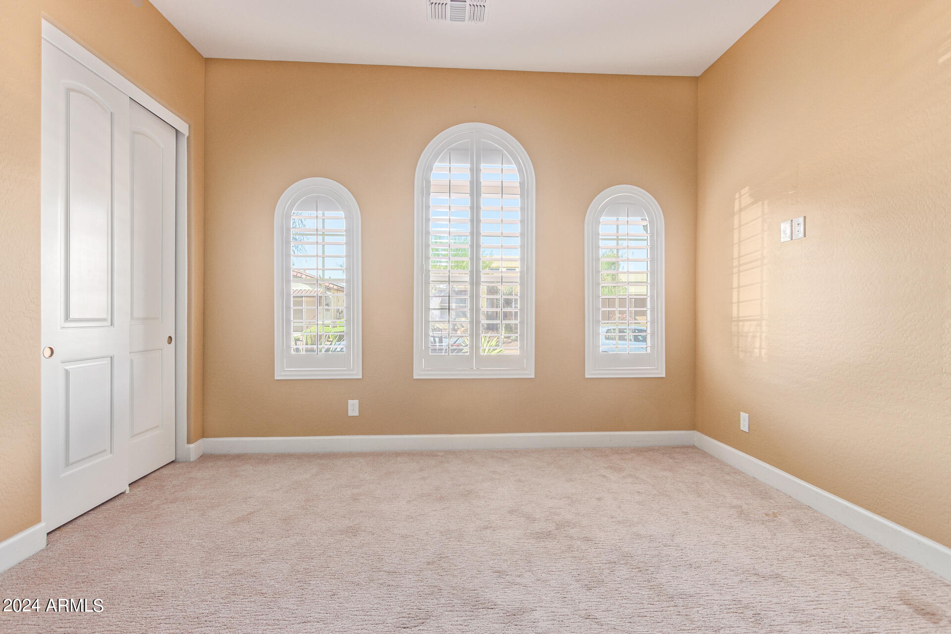 11719 W DOVE WING Way