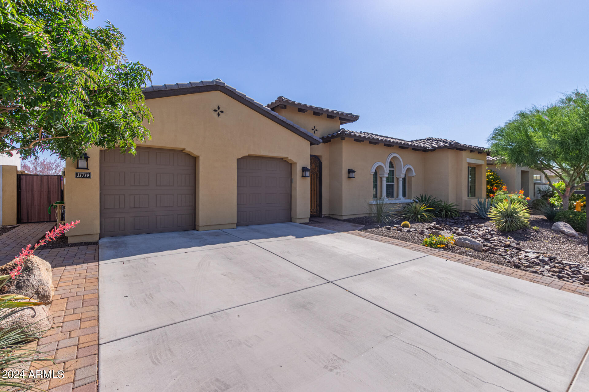 11719 W DOVE WING Way