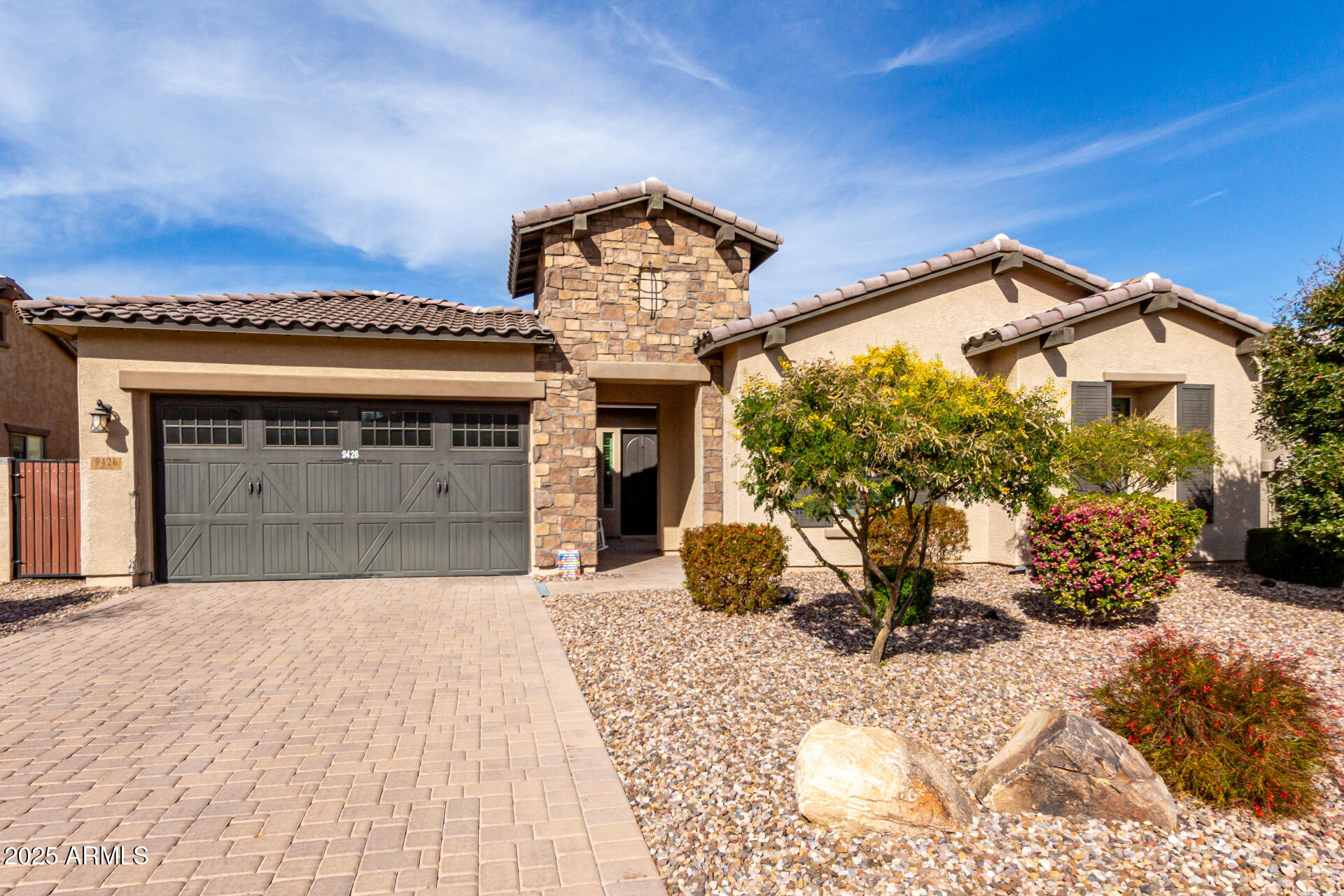 9426 W DALEY Lane