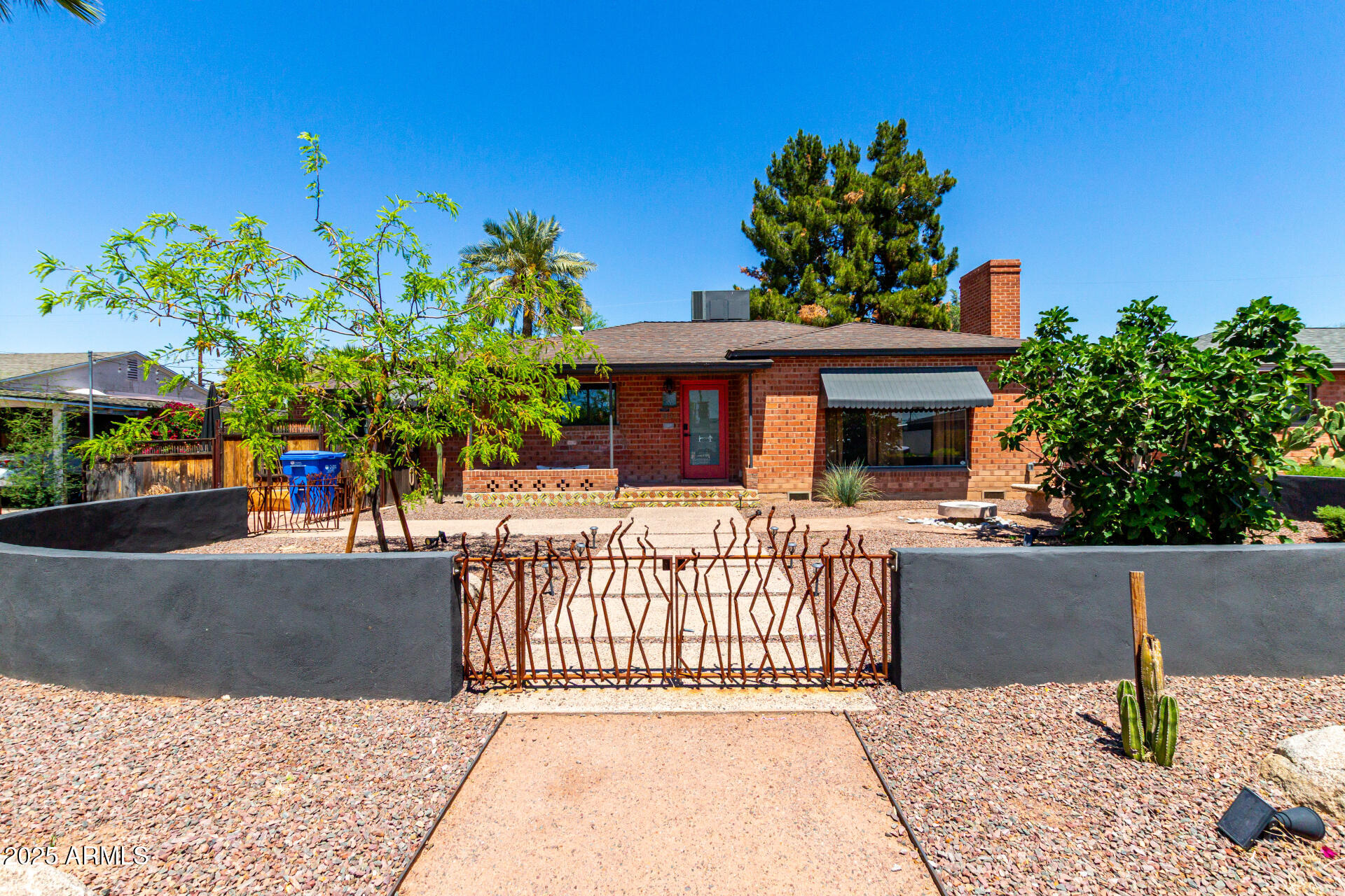 1246 E CAMBRIDGE Avenue